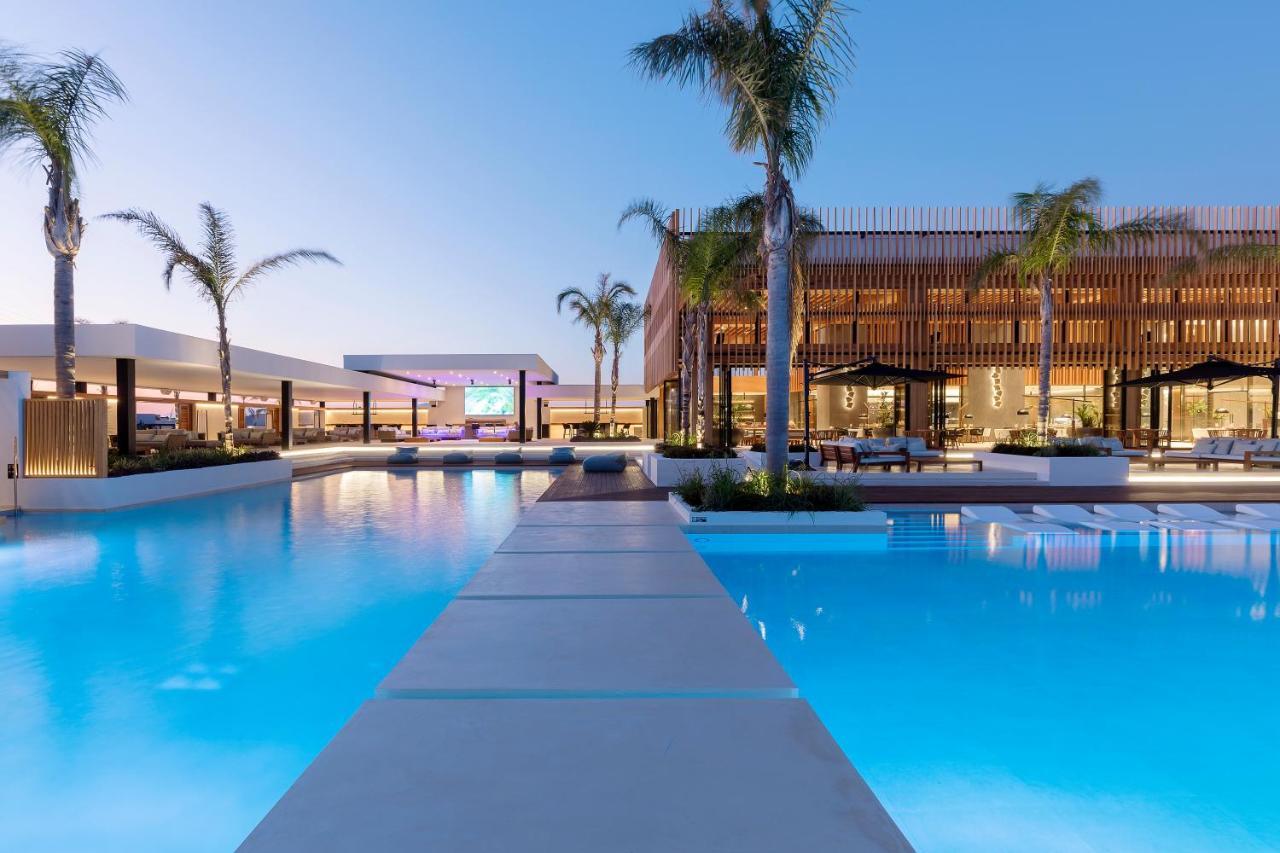 D' Andrea Lagoon All Suites - Adults Only 마르마리 외부 사진 The resort at night