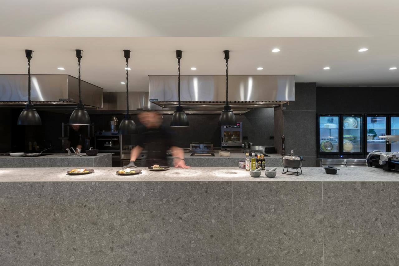 D' Andrea Lagoon All Suites - Adults Only 마르마리 외부 사진 The open kitchen at the restaurant